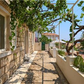 2-Bedroom Sea view Apartment with jacuzzi and Dubrovnik old town views, Sleeps 4